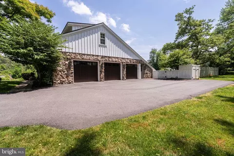 Exterior - 8133 Georgetown Pike, Mclean, VA 22102 photo 20 of 21