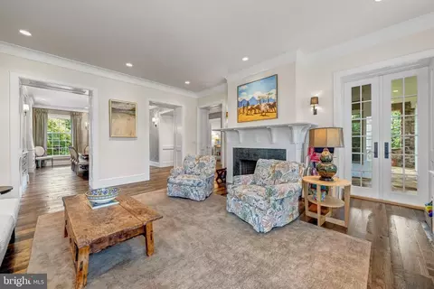 Living - 8133 Georgetown Pike, Mclean, VA 22102 photo 6 of 7