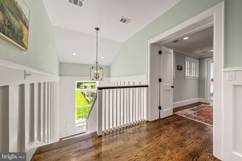 Entry Way - 8133 Georgetown Pike, Mclean, VA 22102 photo 8 of 12