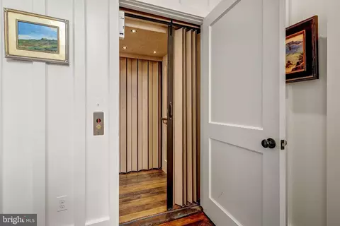 Entry Way - 8133 Georgetown Pike, Mclean, VA 22102 photo 6 of 12