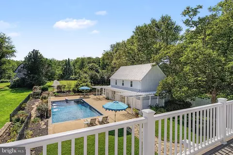 Exterior - 8133 Georgetown Pike, Mclean, VA 22102 photo 7 of 21