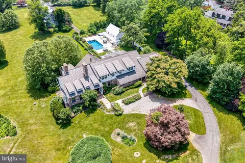 View/Area - 8133 Georgetown Pike, Mclean, VA 22102 photo 3 of 4