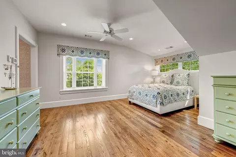 Bedroom - 8133 Georgetown Pike, Mclean, VA 22102 photo 6 of 8