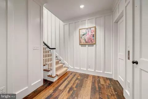 Entry Way - 8133 Georgetown Pike, Mclean, VA 22102 photo 11 of 12