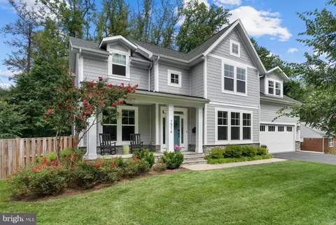7314 Hughes Ct, Falls Church, VA 22046