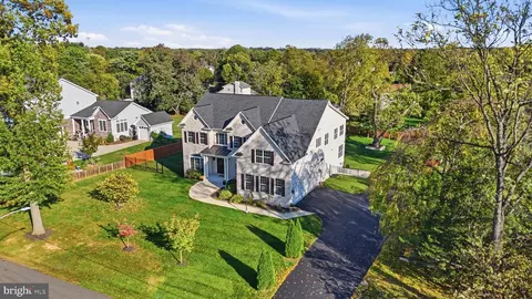 View/Area - 3917 Chantilly Rd, Chantilly, VA 20151 photo 1 of 9