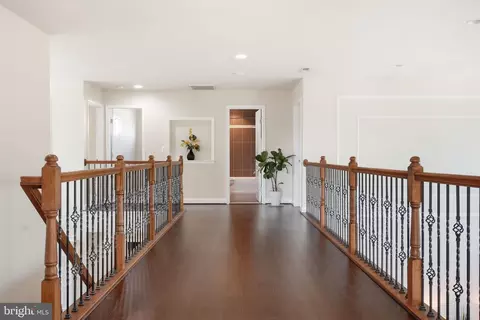 Entry Way - 3917 Chantilly Rd, Chantilly, VA 20151 photo 7 of 12