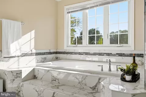 Bath - 3917 Chantilly Rd, Chantilly, VA 20151 photo 5 of 9