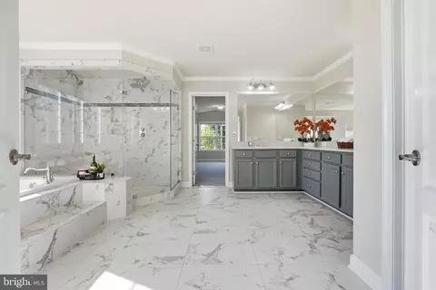 Bath - 3917 Chantilly Rd, Chantilly, VA 20151 photo 3 of 9