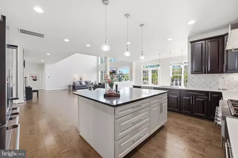 Kitchen - 3917 Chantilly Rd, Chantilly, VA 20151 photo 4 of 6