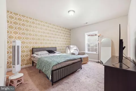 Bedroom - 3917 Chantilly Rd, Chantilly, VA 20151 photo 6 of 7