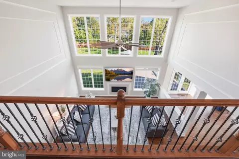 Entry Way - 3917 Chantilly Rd, Chantilly, VA 20151 photo 8 of 12