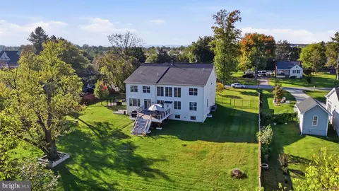View/Area - 3917 Chantilly Rd, Chantilly, VA 20151 photo 2 of 9