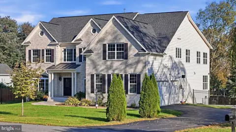 Exterior - 3917 Chantilly Rd, Chantilly, VA 20151 photo 5 of 9