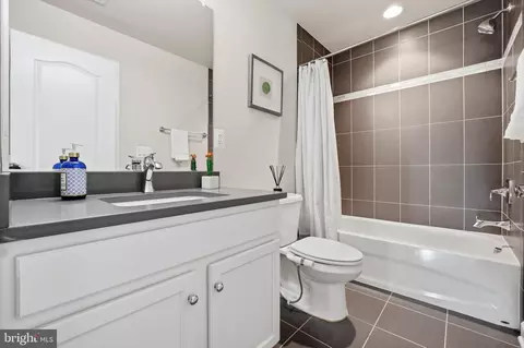 Bath - 3917 Chantilly Rd, Chantilly, VA 20151 photo 6 of 9