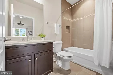 Bath - 3917 Chantilly Rd, Chantilly, VA 20151 photo 2 of 9