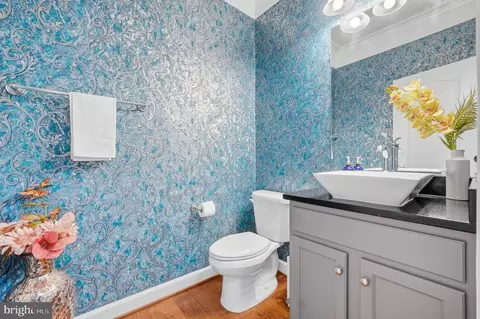 Bath - 3917 Chantilly Rd, Chantilly, VA 20151 photo 1 of 9