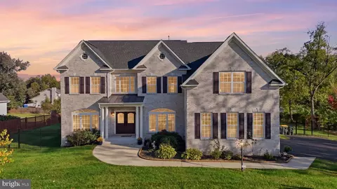 Exterior - 3917 Chantilly Rd, Chantilly, VA 20151 photo 9 of 9