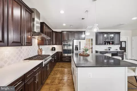 Kitchen - 3917 Chantilly Rd, Chantilly, VA 20151 photo 5 of 6