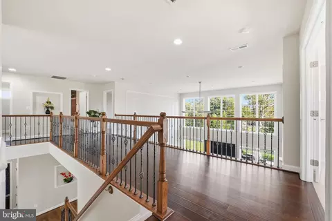 Entry Way - 3917 Chantilly Rd, Chantilly, VA 20151 photo 6 of 12