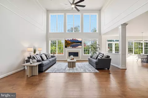 Living - 3917 Chantilly Rd, Chantilly, VA 20151 photo 2 of 4