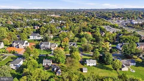 View/Area - 3917 Chantilly Rd, Chantilly, VA 20151 photo 6 of 9