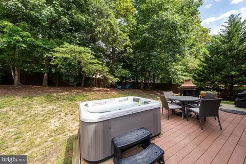 Exterior - 7409 Shady Palm Dr, Springfield, VA 22153 photo 3 of 5