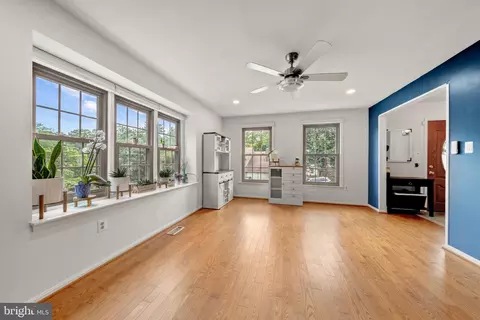 Living - 7409 Shady Palm Dr, Springfield, VA 22153 photo 3 of 3