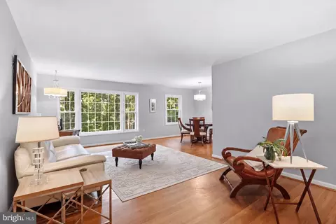 Living - 6424 Alloway Ct, Springfield, VA 22152 photo 2 of 3