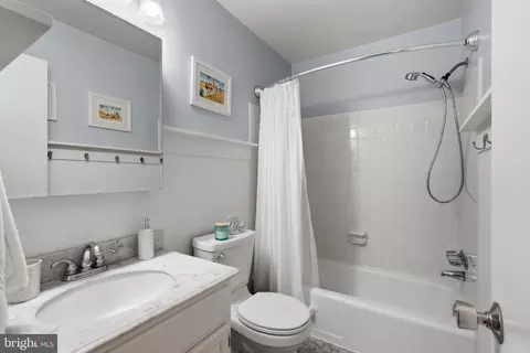Bath - 6424 Alloway Ct, Springfield, VA 22152 photo 2 of 3