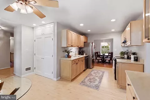 Entry Way - 6424 Alloway Ct, Springfield, VA 22152 photo 1 of 3
