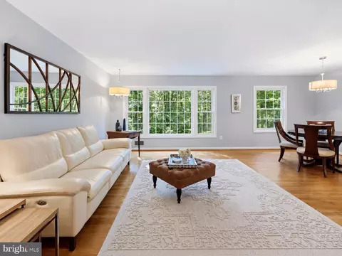 Living - 6424 Alloway Ct, Springfield, VA 22152 photo 1 of 3