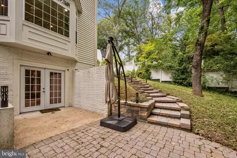 Exterior - 7203 Calamo St, Springfield, VA 22150 photo 3 of 7