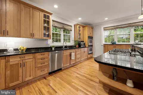 Kitchen - 7203 Calamo St, Springfield, VA 22150 photo 5 of 7