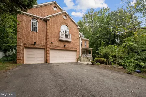 Exterior - 7203 Calamo St, Springfield, VA 22150 photo 6 of 7