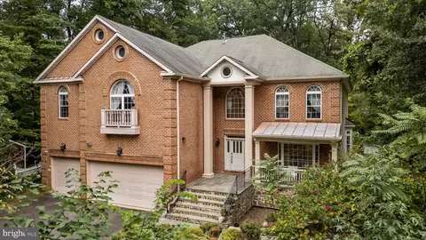 Exterior - 7203 Calamo St, Springfield, VA 22150 photo 5 of 7