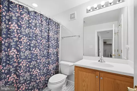 Bath - 7717 Spoleto Ln, Mclean, VA 22102 photo 6 of 6