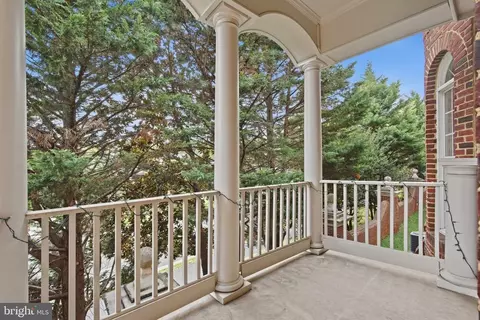 Exterior - 7717 Spoleto Ln, Mclean, VA 22102 photo 3 of 6