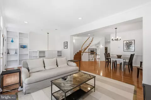 Living - 7717 Spoleto Ln, Mclean, VA 22102 photo 3 of 7