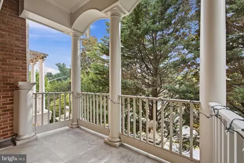 Exterior - 7717 Spoleto Ln, Mclean, VA 22102 photo 4 of 6