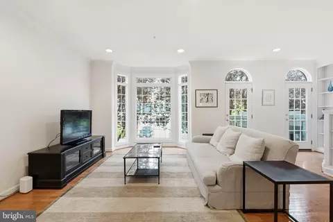 Living - 7717 Spoleto Ln, Mclean, VA 22102 photo 4 of 7