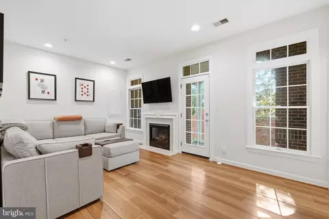 Living - 7717 Spoleto Ln, Mclean, VA 22102 photo 1 of 7