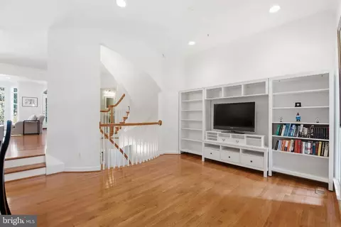 Living - 7717 Spoleto Ln, Mclean, VA 22102 photo 7 of 7