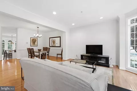 Living - 7717 Spoleto Ln, Mclean, VA 22102 photo 5 of 7