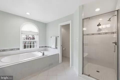 Bath - 7717 Spoleto Ln, Mclean, VA 22102 photo 4 of 6