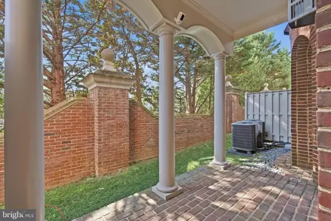 Exterior - 7717 Spoleto Ln, Mclean, VA 22102 photo 6 of 6