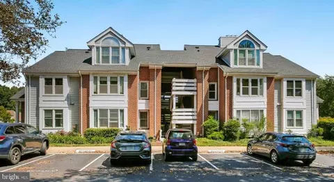 7604 J Lakeside Village Dr, Falls Church, VA 22042