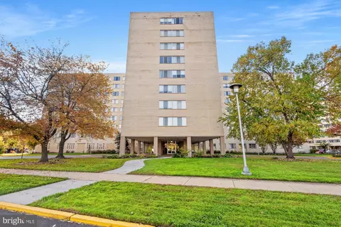 6621 Wakefield Dr #419, Alexandria, VA 22307