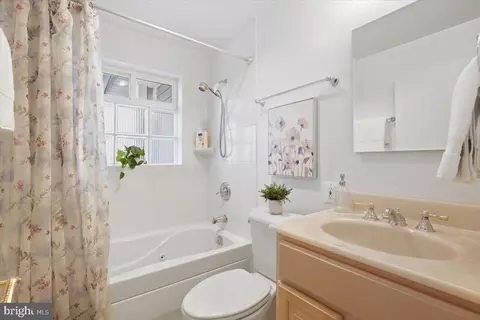 Bath - 5911 Grayson St, Springfield, VA 22150 photo 3 of 3
