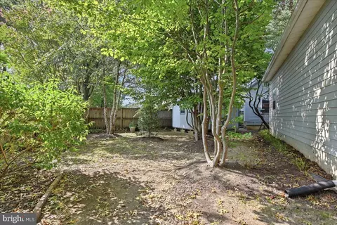 Exterior - 5911 Grayson St, Springfield, VA 22150 photo 5 of 7